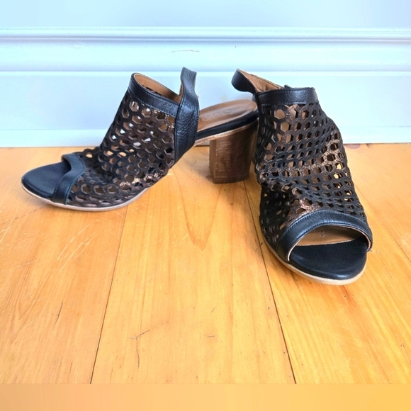 Bueno Mesh Peep Toe Sandals - Picture 9 of 9